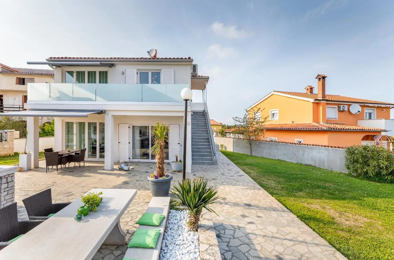 Apartmani Miki Vinkuran 0*,